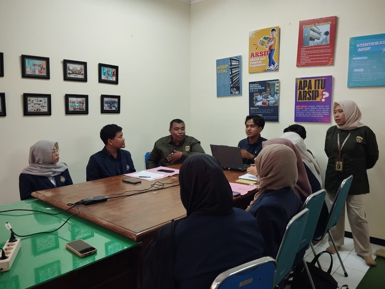 Ruang layanan / rapat